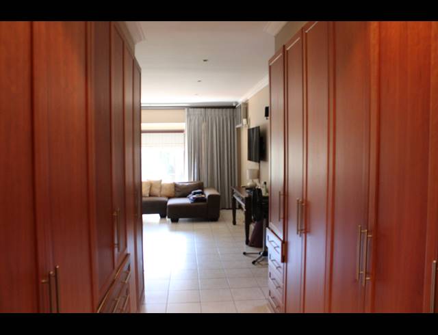 5 BEDROOM FREEHOLD TO LET IN WOODHILL GOLF ESTATE